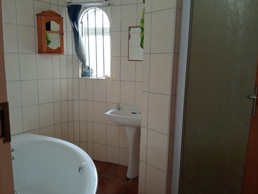 To Let 3 Bedroom Property for Rent in Aston Bay Eastern Cape